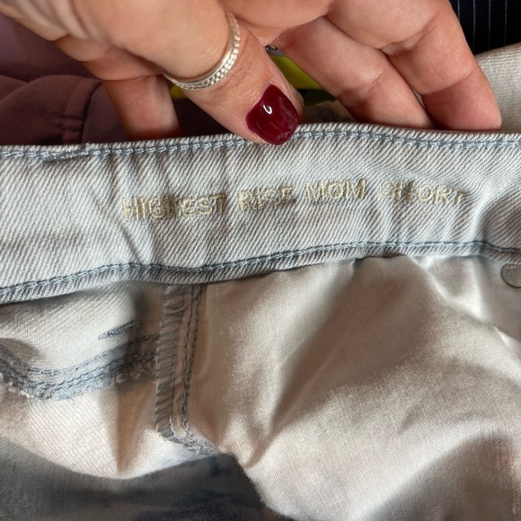 American Eagle Highest Waist Denim Mom Shorts Tie Dye Distressed Hem Size 10 - Picture 13 of 14